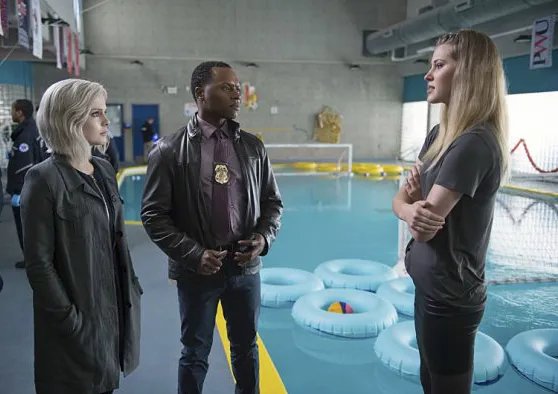 Clive (Malcolm Goodwin) und Liv (Rose McIver) ermitteln auf dem Campus. &copy; The CW