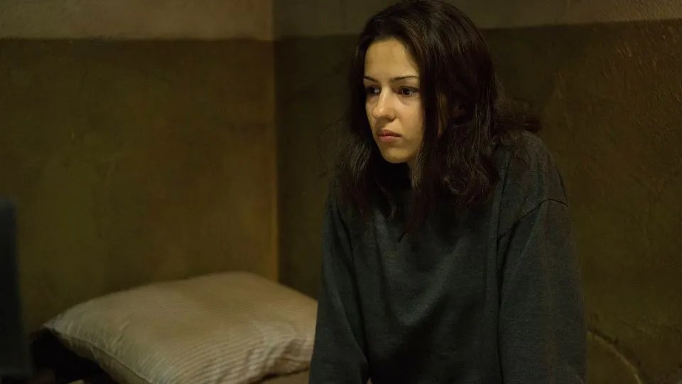 Nina (Annet Mahendru) scheint eine dunkle Vorahnung zu haben. &copy; FX