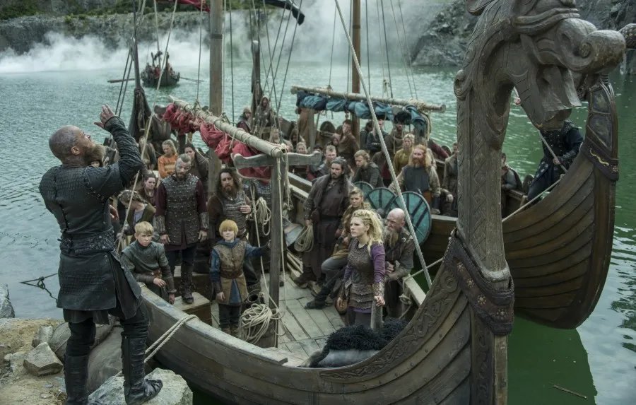 Ragnar (Travis Fimmel) macht seine Meute heiß. &copy; History