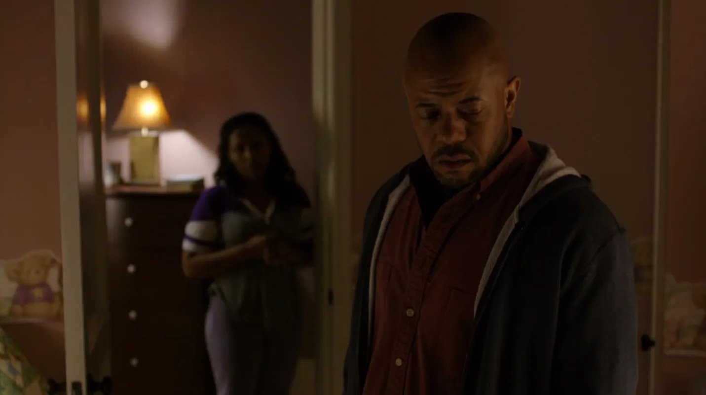 Abe (Rockmond Dunbar) kann seine Erfahrungen bei den Meyeristen nicht ganz hinter sich lassen. © Hulu