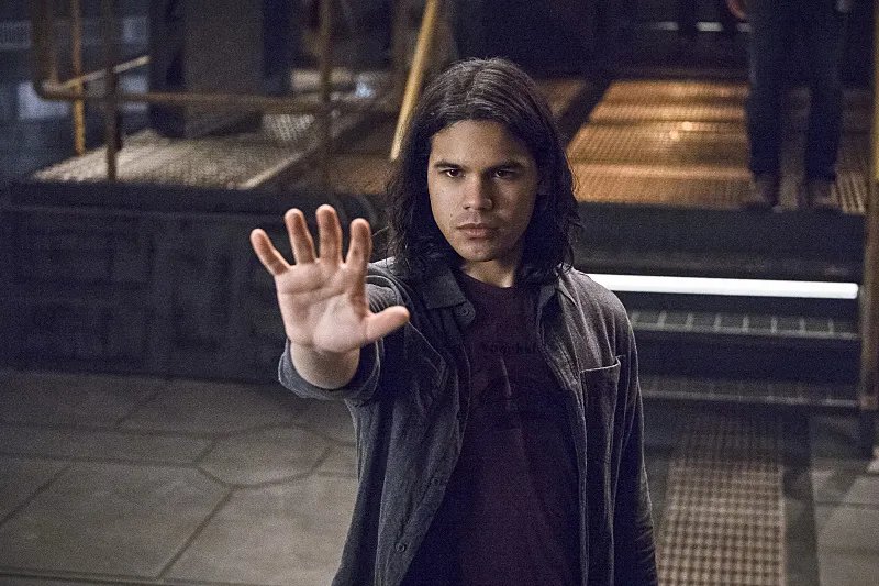 Cisco (Carlos Valdes) in %26bdquo;Versus Zoom%26ldquo; &copy; The CW