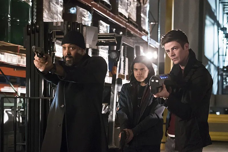 Joe (Jesse L. Martin); Cisco (Carlos Valdes) und Barry (Grant Gustin) in %26bdquo;Back to Normal%26ldquo; &copy; The CW