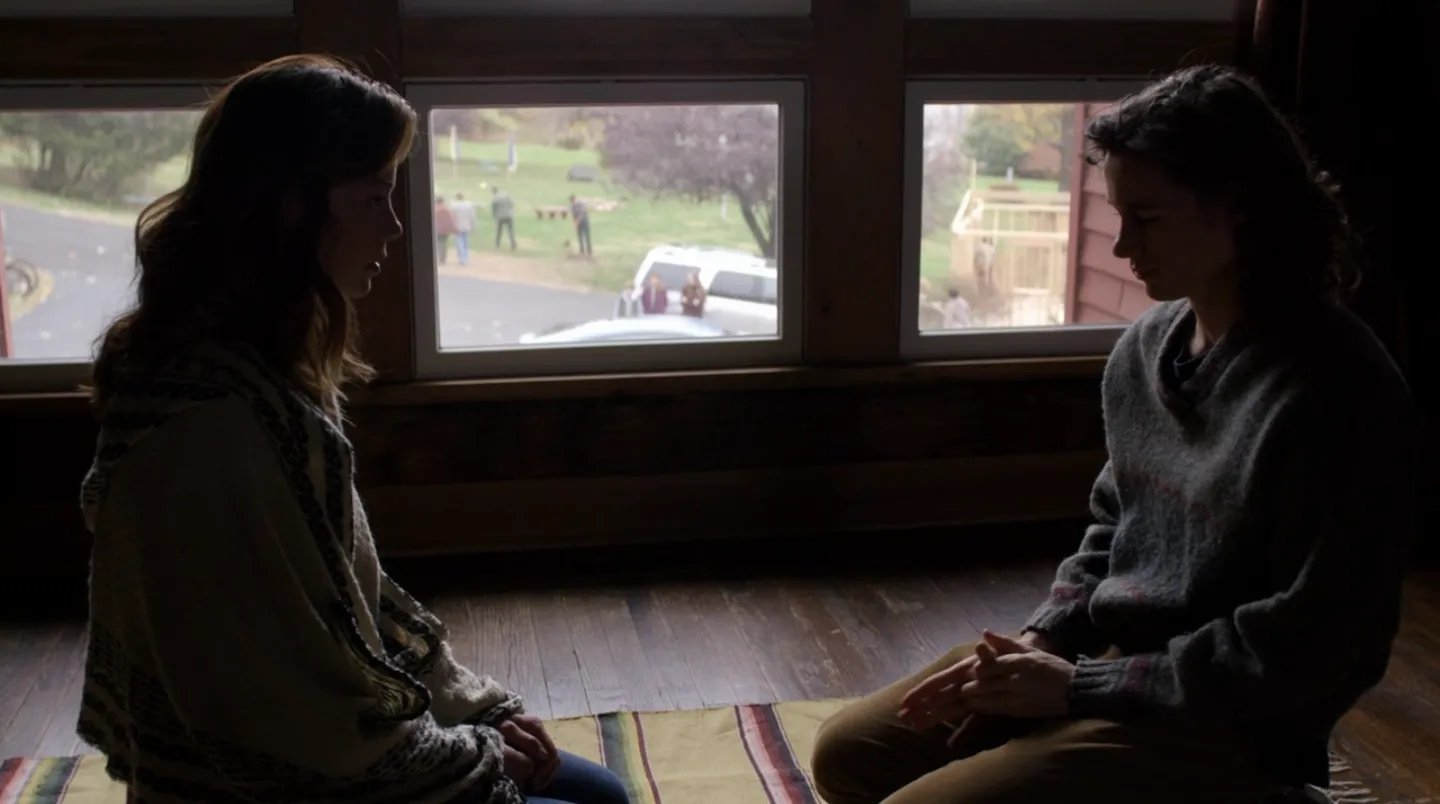 Hawk (Kyle Allen) bringt Sarah (Michelle Monaghan) überraschenden Besuch ins Haus. &copy; Hulu