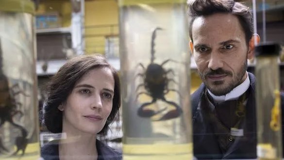 Vanessa (Eva Green) findet in Gegenwart von Dr. Alexander Sweet (Christian Camargo) neuen Lebensmut. © Showtime