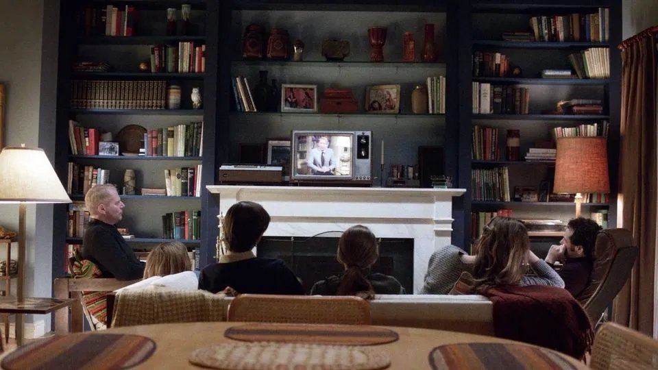 Der Fernseher bringt den Schrecken ins Wohnzimmer. &copy; FX