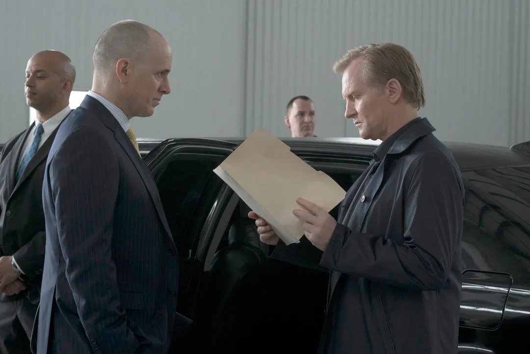 Kelly Aucoin als Benjamin Stalder und Ulrich Thomsen als Alexander Kirk in %26bdquo;The Blacklist%26ldquo; &copy; NBC