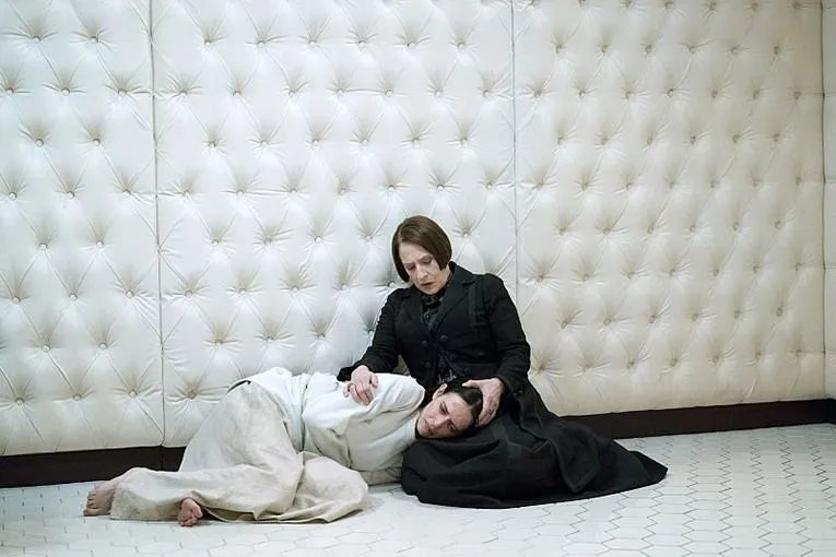 Nur zwei Besucher hat Vanessa (Eva Green) - Dr. Seward (Patti LuPone)... &copy; Showtime