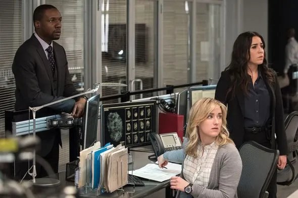 Reade (Rob Brown); Patterson (Ashley Johnson) und Zapata (Audrey Esparza) (v.l.n.r.) in %26bdquo;Blindspot%26ldquo; &copy; NBC