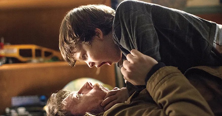 Kyle (Patrick Fugit) wird zur Zielscheibe fĂŒr die DĂ€monen.