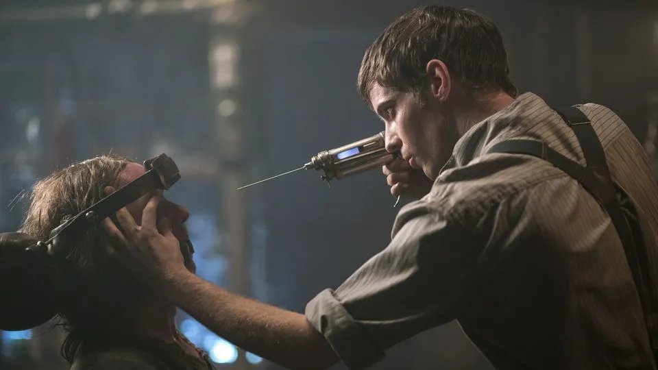 Frankenstein (Harry Treadaway) schreckt selbst vor den grausamsten Methoden nicht zurück. &copy; Showtime