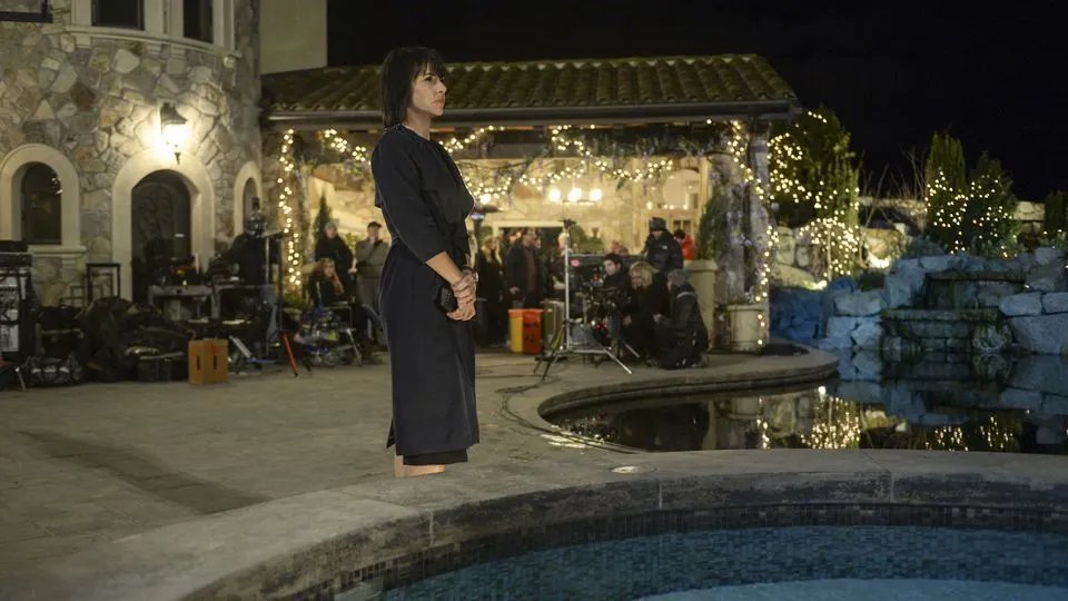 Beim ersten großen Konflikt übernimmt Quinn (Constanze Zimmer) die Kontrolle. &copy; Lifetime