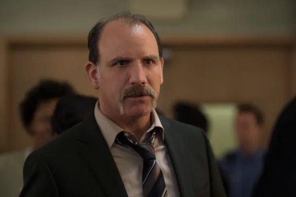 Allzeit überfordert: Neil Caputo (Nick Sandow) &copy; Netflix