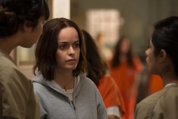 Pennsatucky (Taryn Manning) macht sich Sorgen um ihre Busnachfolgerin. &copy; Netflix