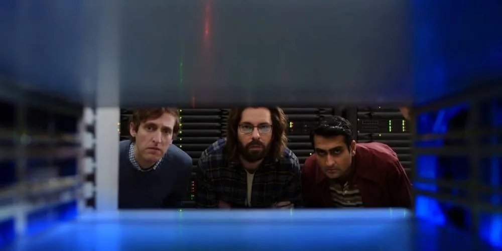 Richard (Thomas Middleditch); Gilfoyle (Martin Starr) und Dinesh (Kumail Nanjiani) haben keine Lust; nur innerhalb der Box zu denken. &copy; HBO