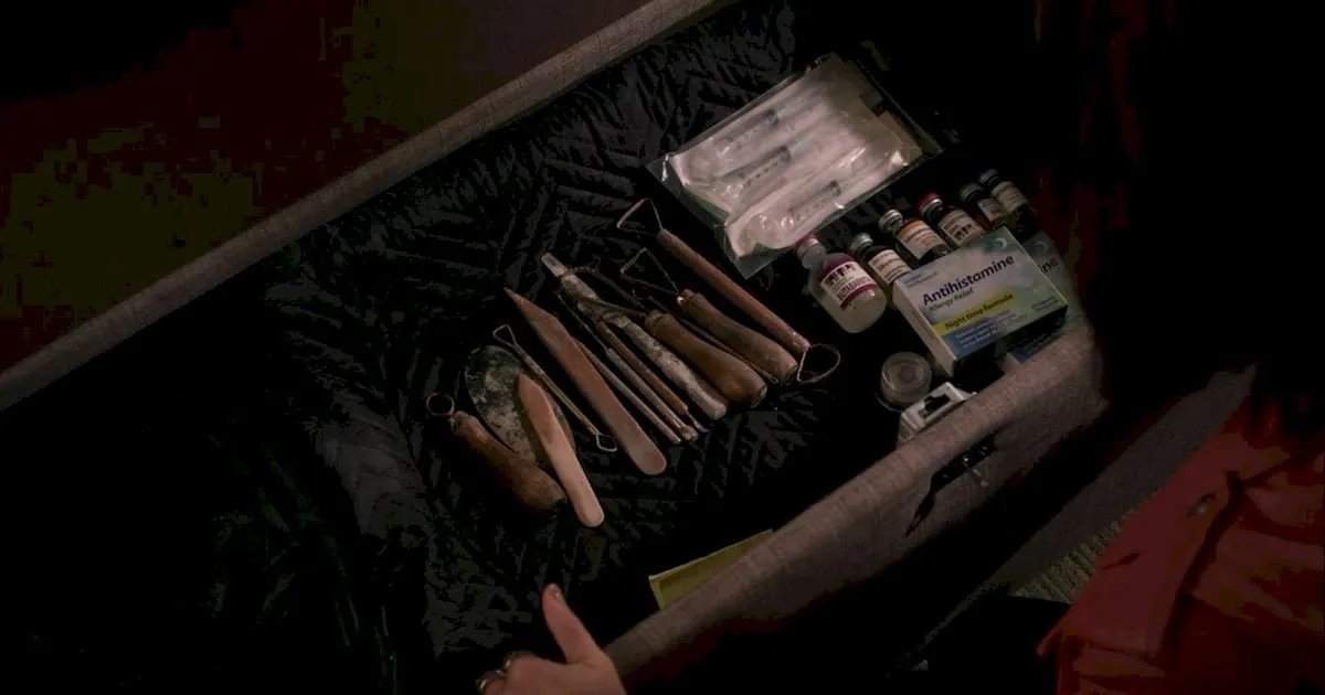 Der Folterkasten in %26bdquo;Pretty Little Liars%26ldquo; © Freeform