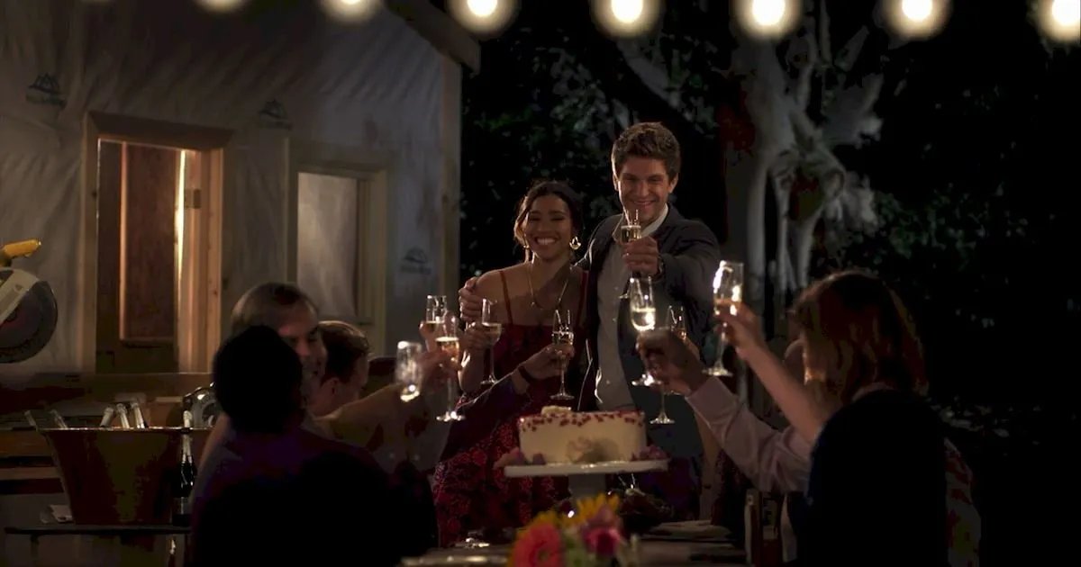 Toby verlobt sich mit Yvonne in der US-Serie %26bdquo;Pretty Little Liars%26ldquo;. © Freeform