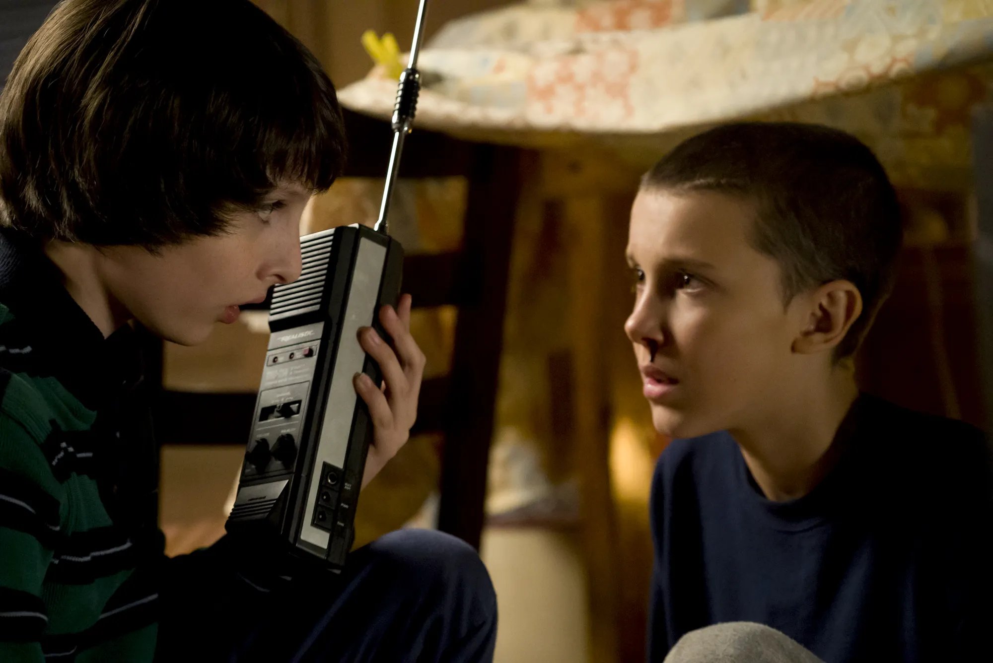 Finn Wolfhard und Millie Brown in %26bdquo;Stranger Things%26ldquo; © Netflix
