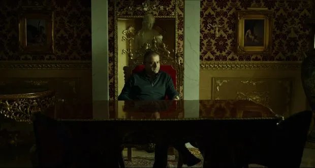 Pietro (Fortunato Cerlino) sitzt wieder auf seinem Thron. &copy; Sky
