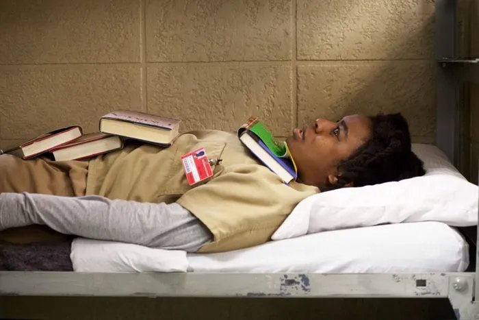Suzanne (Uzo Aduba) will wissen; wie es sich anfühlt; keine Luft zu bekommen. &copy; Netflix