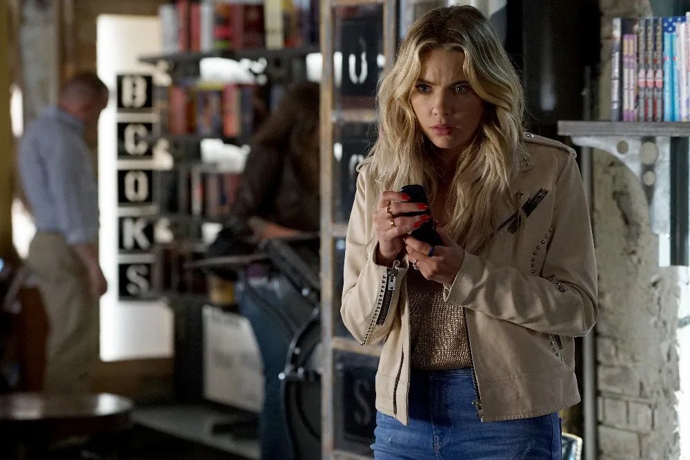 Szenenfoto aus der %26bdquo;Pretty Little Liars%26ldquo;-Episode %26bdquo;Wanted: Dead or Alive%26ldquo; © Freeform