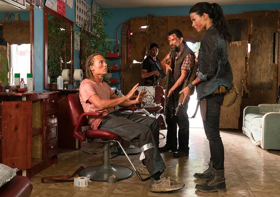 Nick und seine neuen Verbündeten auf einem Szenenfoto aus der %26bdquo;Fear the Walking Dead%26ldquo;-Folge %26bdquo;Grotesque%26ldquo; (2x08) &copy; AMC