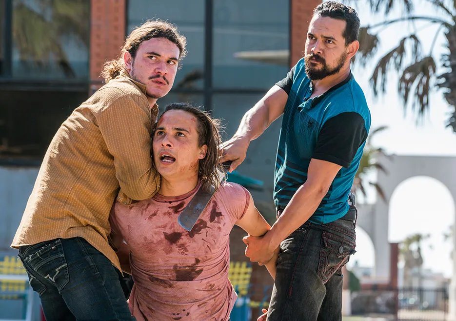 Nicks Hand in Gefahr auf einem Szenenfoto aus der %26bdquo;Fear the Walking Dead%26ldquo;-Folge %26bdquo;Los Muertos%26ldquo; (2x09) &copy; AMC