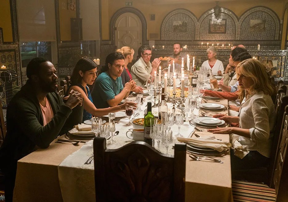 Das große Essen. Szenenfoto aus der %26bdquo;Fear the Walking Dead%26ldquo;-Folge %26bdquo;Pablo %26 Jessica%26ldquo; (2x11) © AMC
