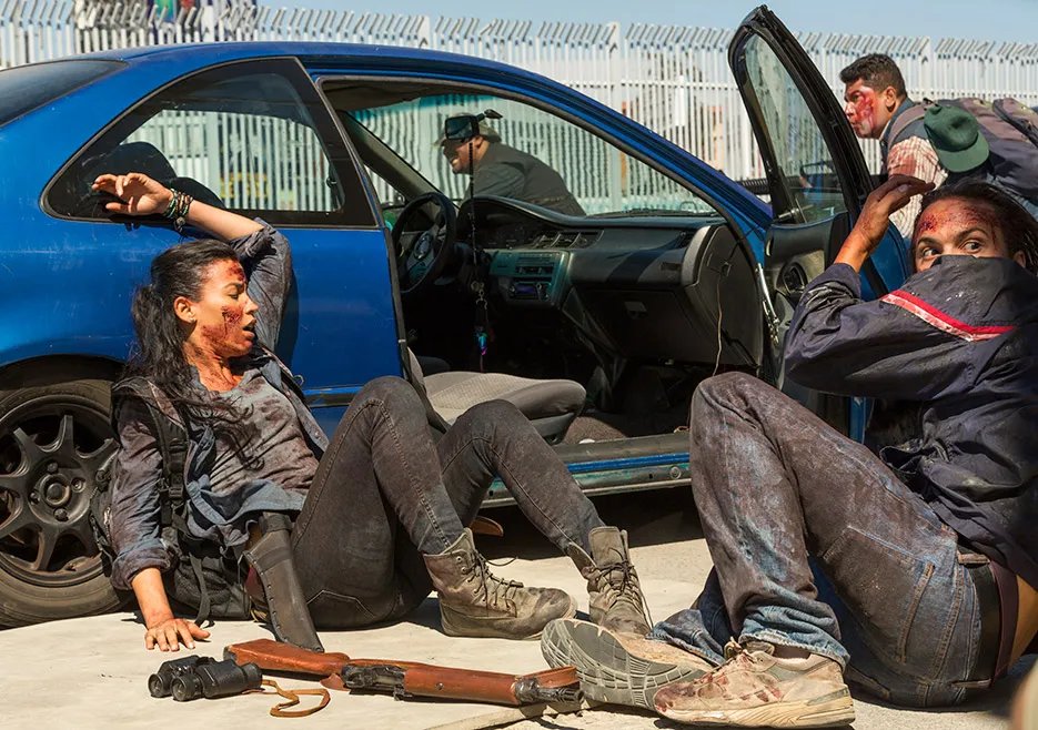 Nick auf dem Weg zur Grenze in einem Szenenfoto aus der %26bdquo;Fear the Walking Dead%26ldquo;-Folge %26bdquo;North%26ldquo; (2x15) © AMC