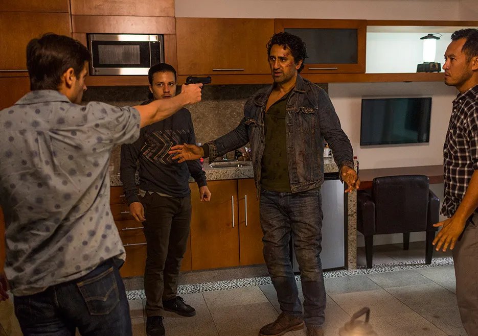 Travis soll büßen - ein Szenenfoto aus der %26bdquo;Fear the Walking Dead%26ldquo;-Folge %26bdquo;North%26ldquo; (2x15). © AMC