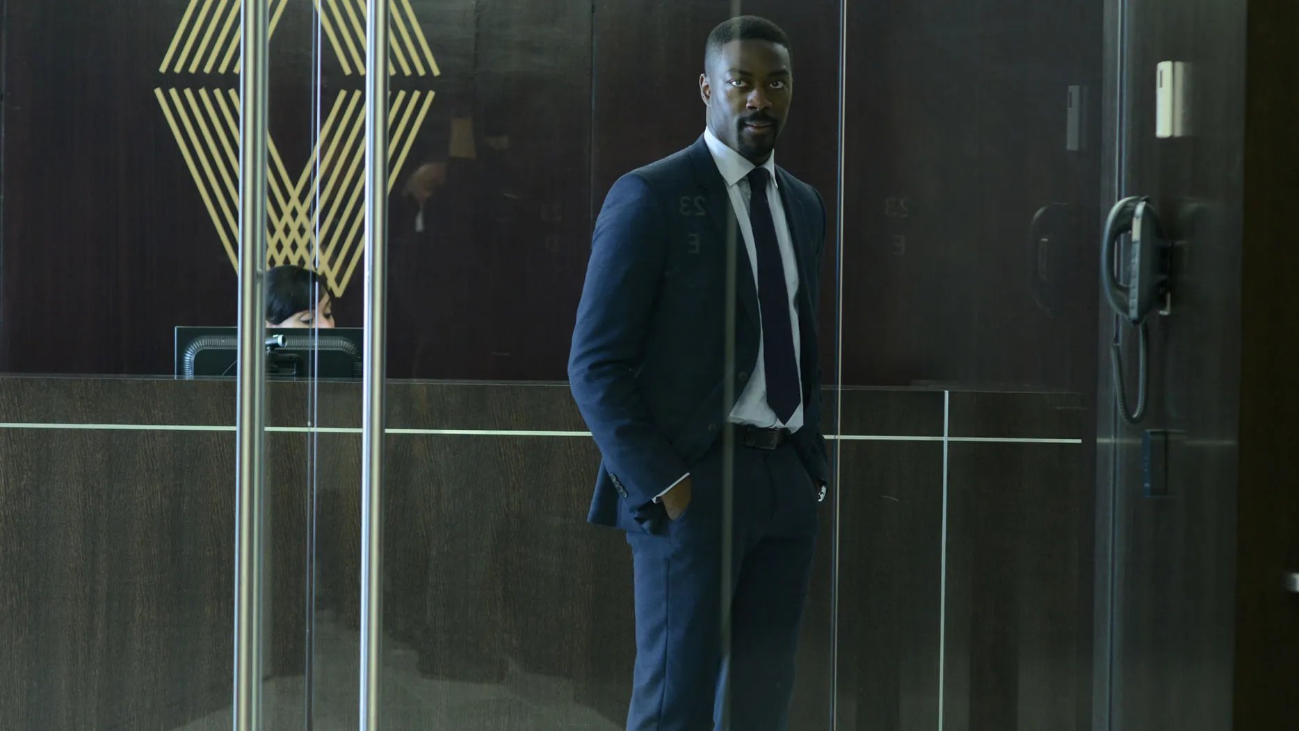 Burton (David Ajala) in %26bdquo;Falling Water%26ldquo; &copy; USA Network