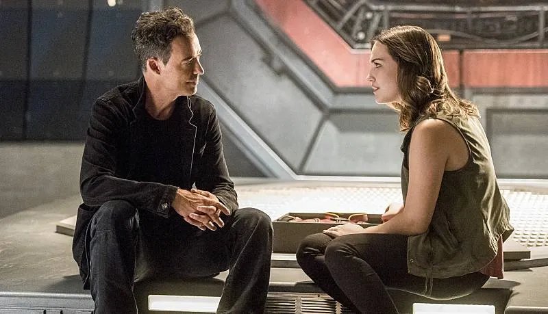 Tom Cavanagh und Violett Beane in %26bdquo;Magenta%26ldquo; &copy; The CW