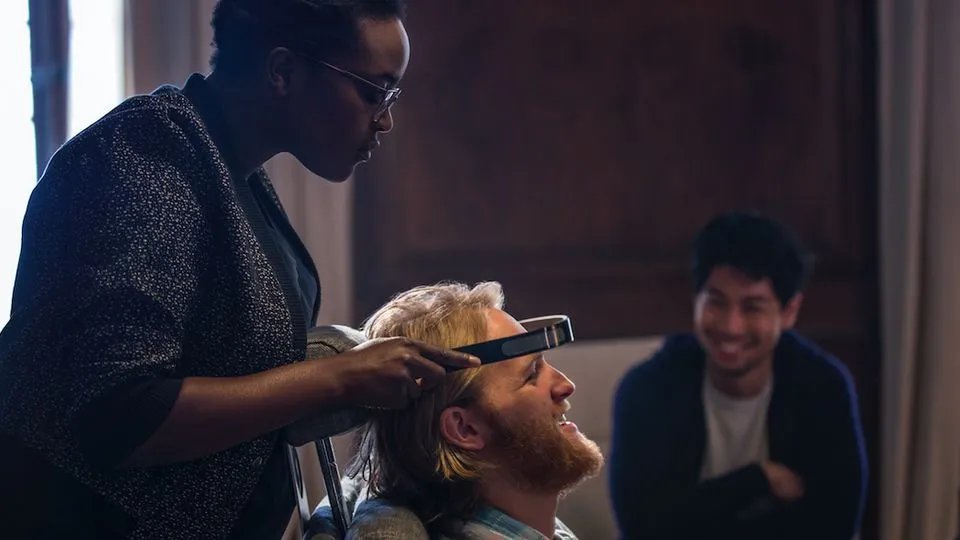 Eine der vielen Situationen; in denen man hätte skeptisch werden können. &copy; Netflix