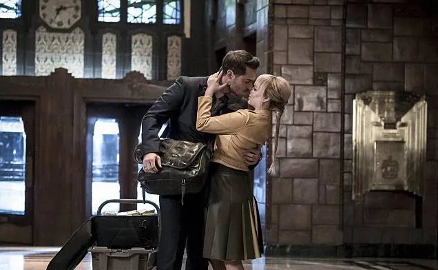 Die %26bdquo;New Rogues%26ldquo; Mirror Master (Grey Damon) und Top (Ashley Rickards) &copy; The CW