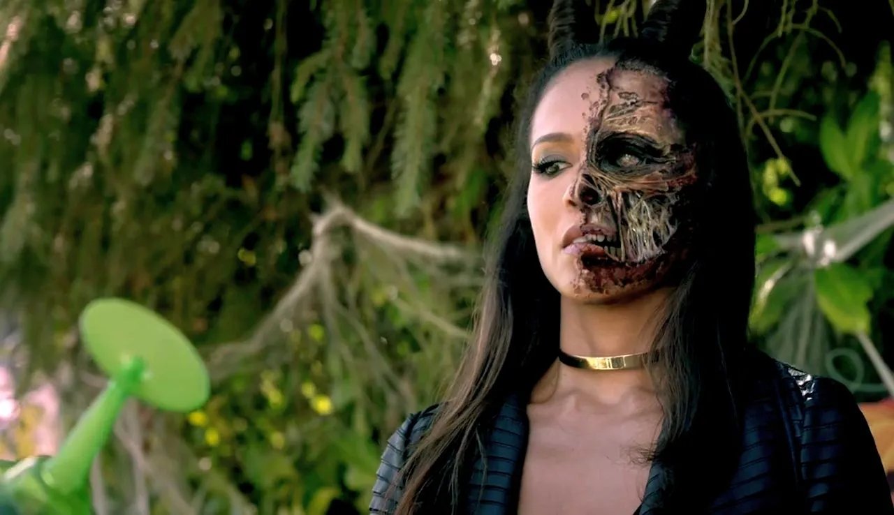 Mazikeen (Lesley-Ann Brandt) zeigt ihr wahres Gesicht © FOX