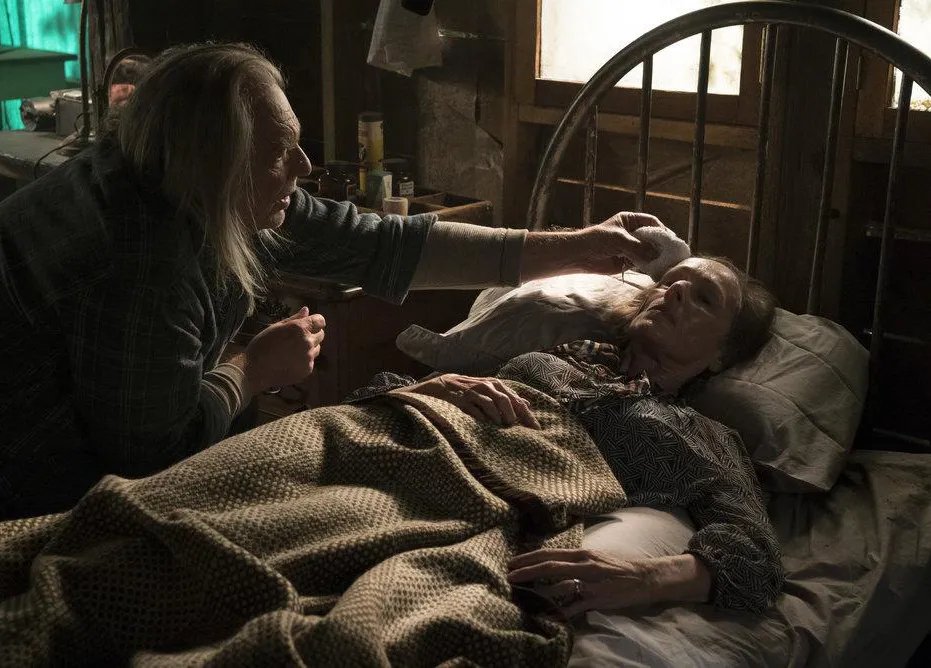 Leon Rippy als The Hunter und Susan Blommaert als Mr. Kaplan in %26bdquo;The Blacklist%26ldquo; &copy; Virginia Sherwood/NBC
