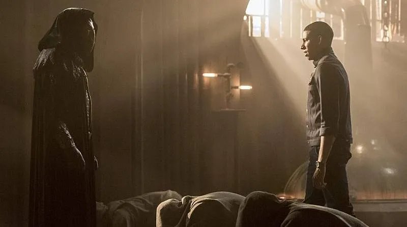 &copy; The CW