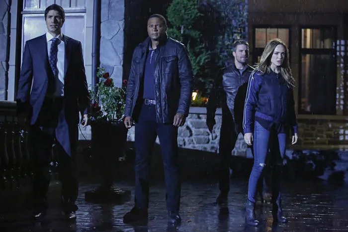Szenenfoto aus der Episode %26bdquo;Invasion%26ldquo; von %26bdquo;Arrow%26ldquo; &copy; The CW