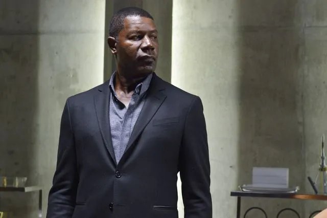 Dennis Haysbert spielt die Rolle von Folterknecht Julian. &copy; Syfy