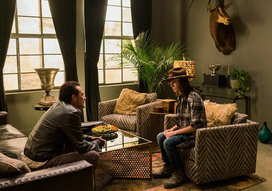 Szenenfoto aus der „The Walking Dead“-Folge „Sing Me a Song“ (7x07)