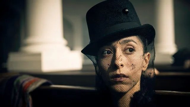 Mit Halbschwester Zilpha (Oona Chaplin) verbindet James eine verbotene Liebe.