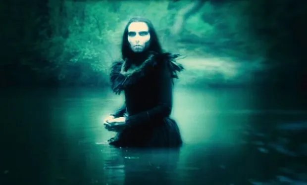 Rätsel I: Wer ist die Frau im Wasser aus Delaneys Träumen?