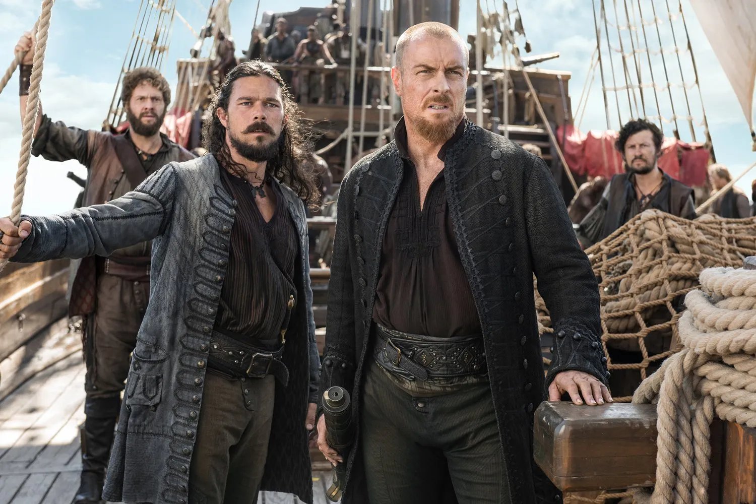 Luke Arnold und Toby Stephens in „Black Sails“
