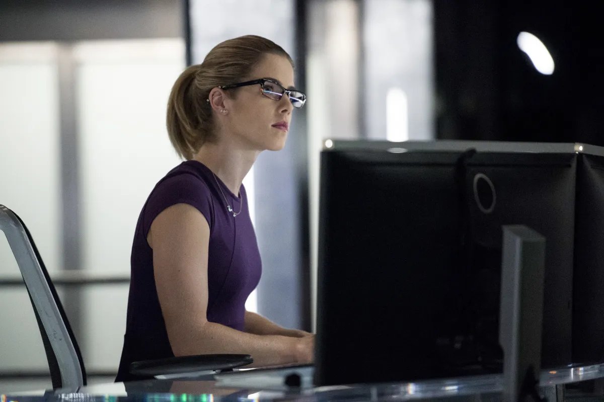 Szenenfoto aus der „Arrow“-Episode „Bratva“