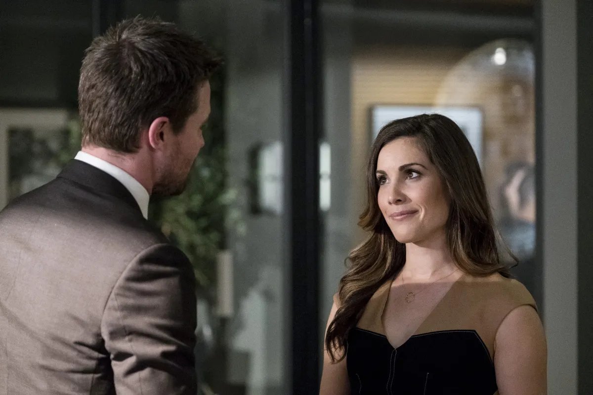 Szenenfoto aus der „Arrow“-Episode „Bratva“