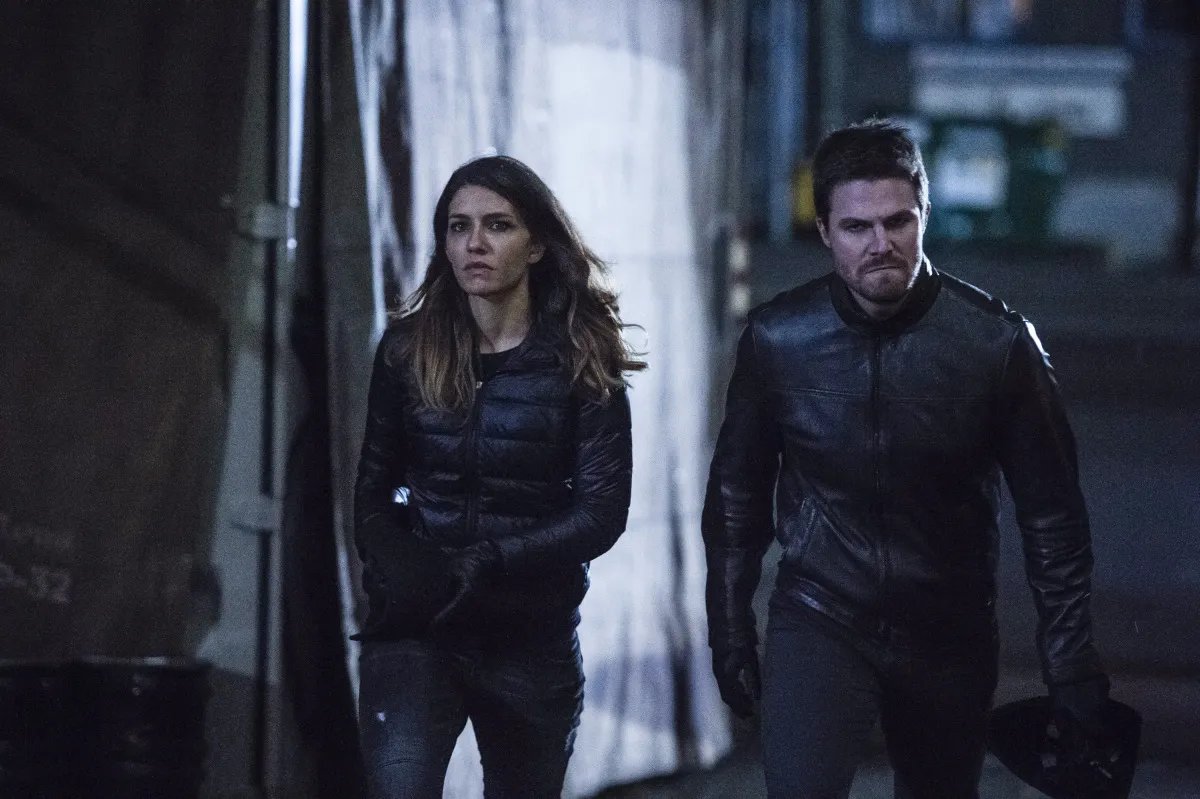 Szenenfoto aus der „Arrow“-Episode „Bratva“