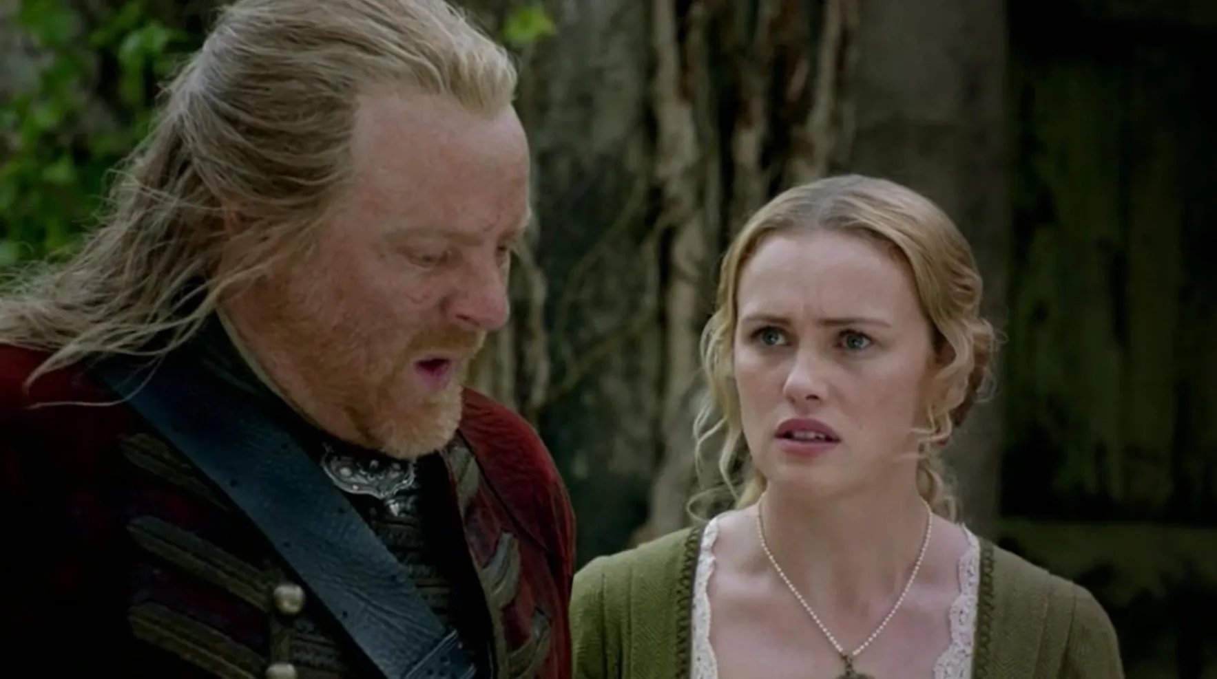 Hannah New und Chris Larkin in „Black Sails“