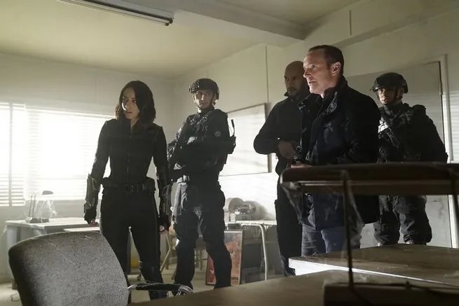 Szenenfoto aus der „Marvel%26#039,s Agents of S.H.I.E.L.D.“-Episode „The Man Behind the Shield“