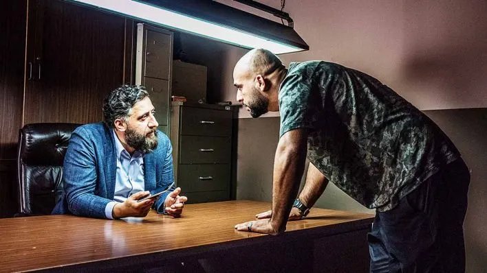 Toni (Kadi Khodr Ramadan, l.) und Abbas (Veysel Gelin) sind zwar Brüder, aber auch Kontrahenten.