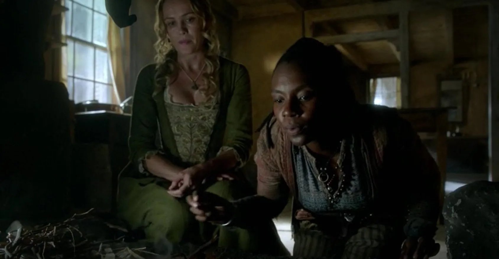 Madi und Eleanor in „Black Sails“