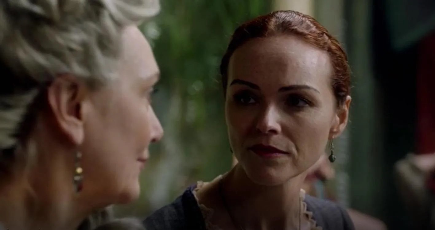 Anna-Louise Plowman und Fiona Ramsay in „Black Sails“